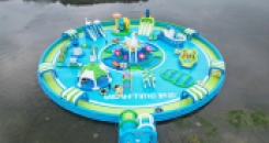 定制充气浮床式水上城堡